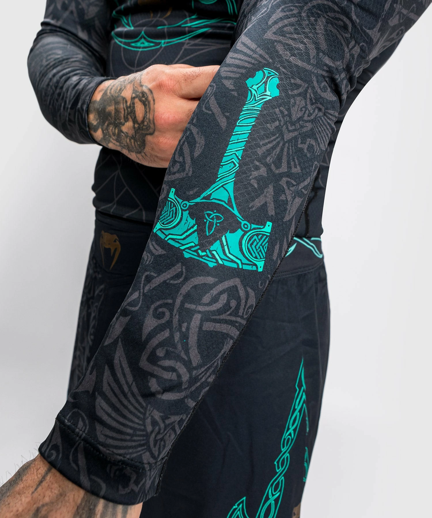 Venum Assassin's Creed Reloaded Rashguard - Long Sleeves - Black 10 Venum Assassin's Creed Reloaded Rashguard - Long Sleeves - Black - Image 8