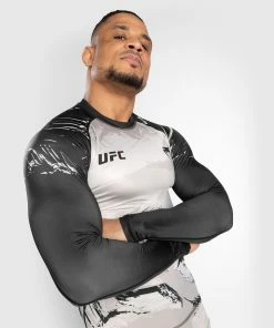 UFC Venum Authentic Fight Week Men's 2.0 Performance Long Sleeve Rash Guard - Sand/Black 15 UFC Venum Authentic Fight Week Men's 2.0 Performance Long Sleeve Rash Guard - Sand/Black -Boxing Sport Store 0 252F4 252F7 252F5 252F047538c478d02749dfb460957a11c4a76233bfe7 VNMUFC 00110 040 05 a27718cc 06a3 4ef7 962c 6b7b2c633128