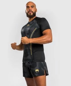 Venum Razor Rashguard Short Sleeves - Black/Gold -Boxing Sport Store 1 252F0 252Fa 252Fa 252F10aac9cca0b5df0867d56f2c17769a9e0c059527 6 b35603c8 ef06 42cf b913 e461b4ed2bbf