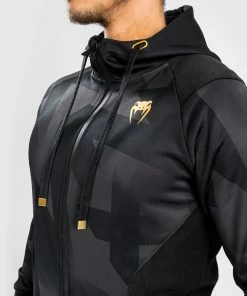 Venum Razor Hoodie - Black/Gold -Boxing Sport Store 1 252F4 252Fc 252F9 252F14c98d2dba5870cb3b56c6766117a37479570194 7 c2bdf389 8c66 48f7 ac1b 6c54c7bc0351