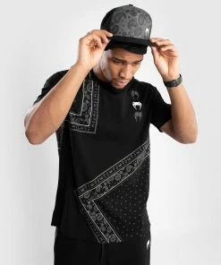 Venum Cali 34 Cap - Black 8 Venum Cali 34 Cap - Black -Boxing Sport Store 1 252F6 252F6 252Fd 252F166d3aaf9f3e8175dc8f3c0708e87f18403a6a43 5U0A9059