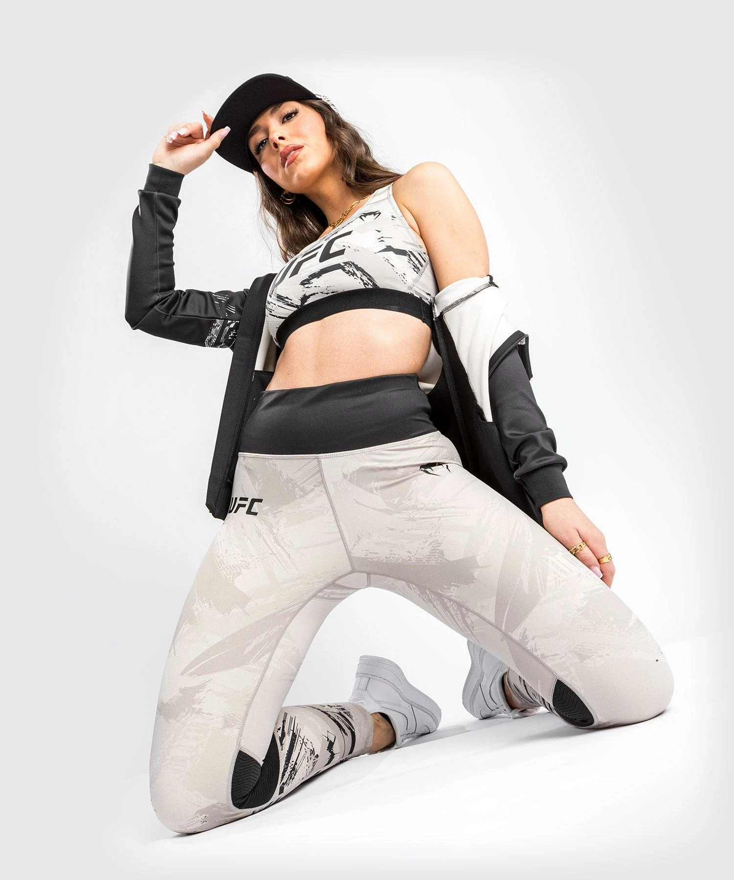 UFC Venum Authentic Fight Week Women's 2.0 Zip Hoodie - Black/Sand 5 UFC Venum Authentic Fight Week Women's 2.0 Zip Hoodie - Black/Sand - Image 3