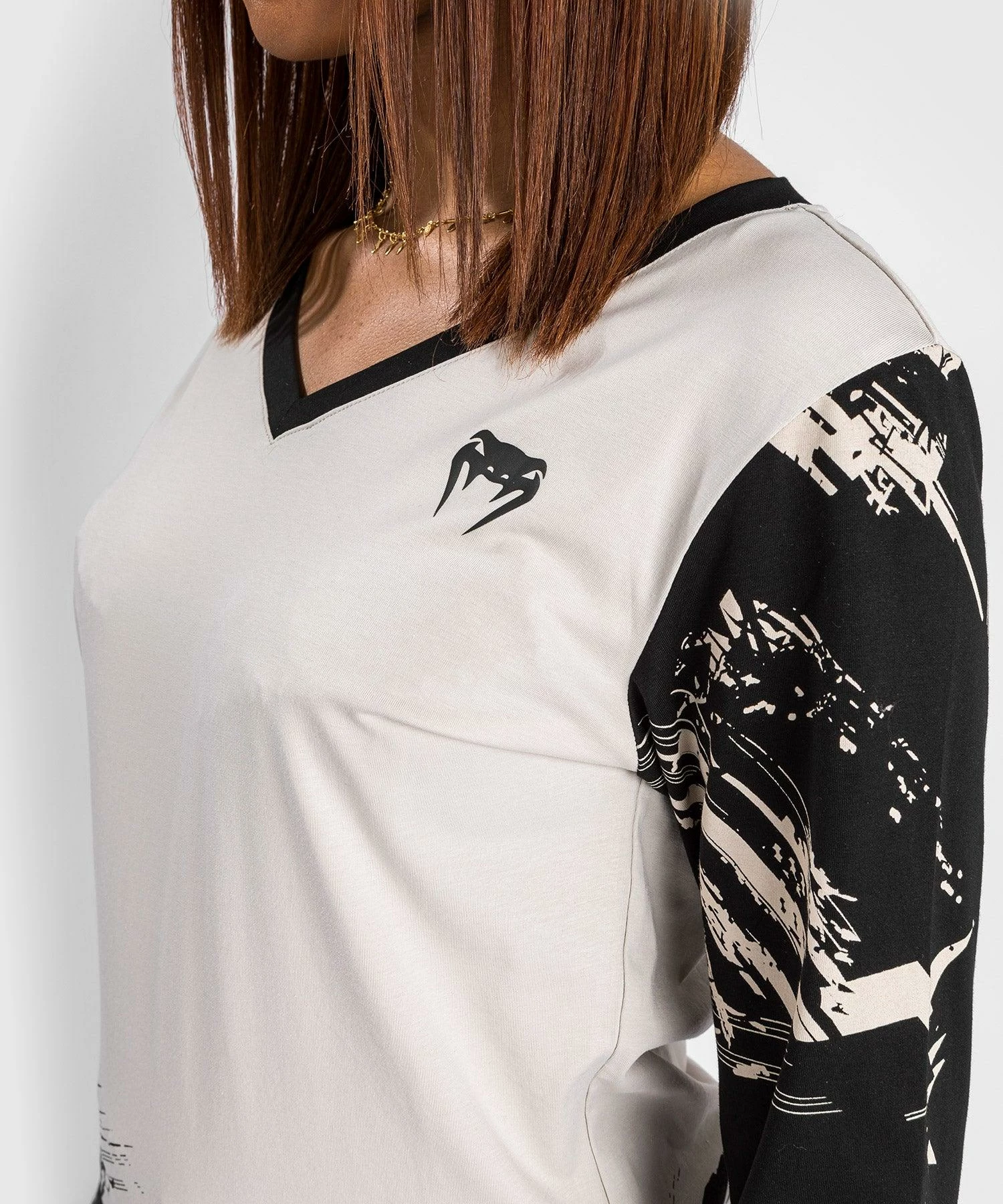 UFC Venum Authentic Fight Week Women's 2.0 Long Sleeve T-Shirt - Sand/Black 9 UFC Venum Authentic Fight Week Women's 2.0 Long Sleeve T-Shirt - Sand/Black - Image 7