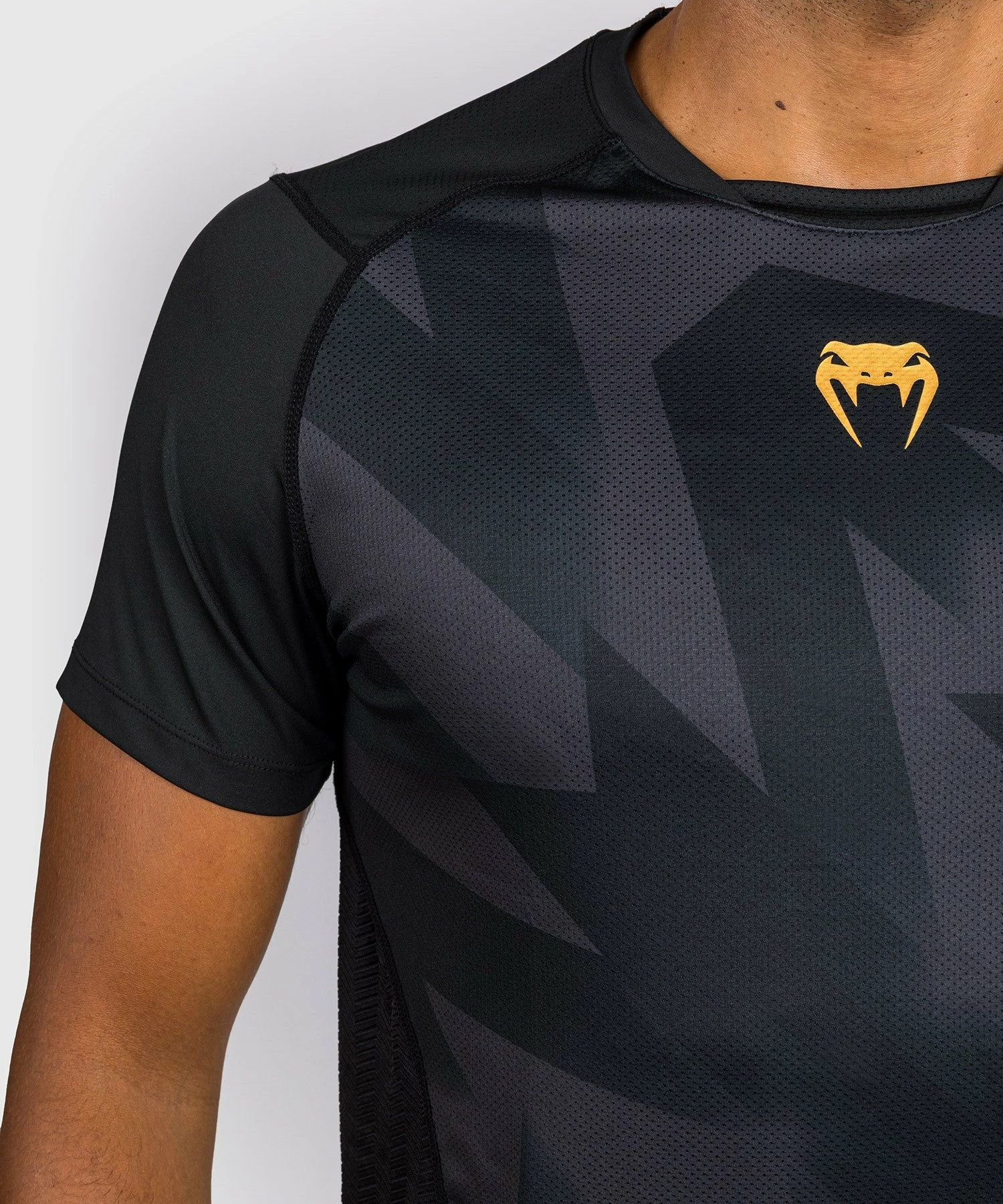 Venum Razor Dry Tech T-Shirt - Black/Gold 8 Venum Razor Dry Tech T-Shirt - Black/Gold - Image 6