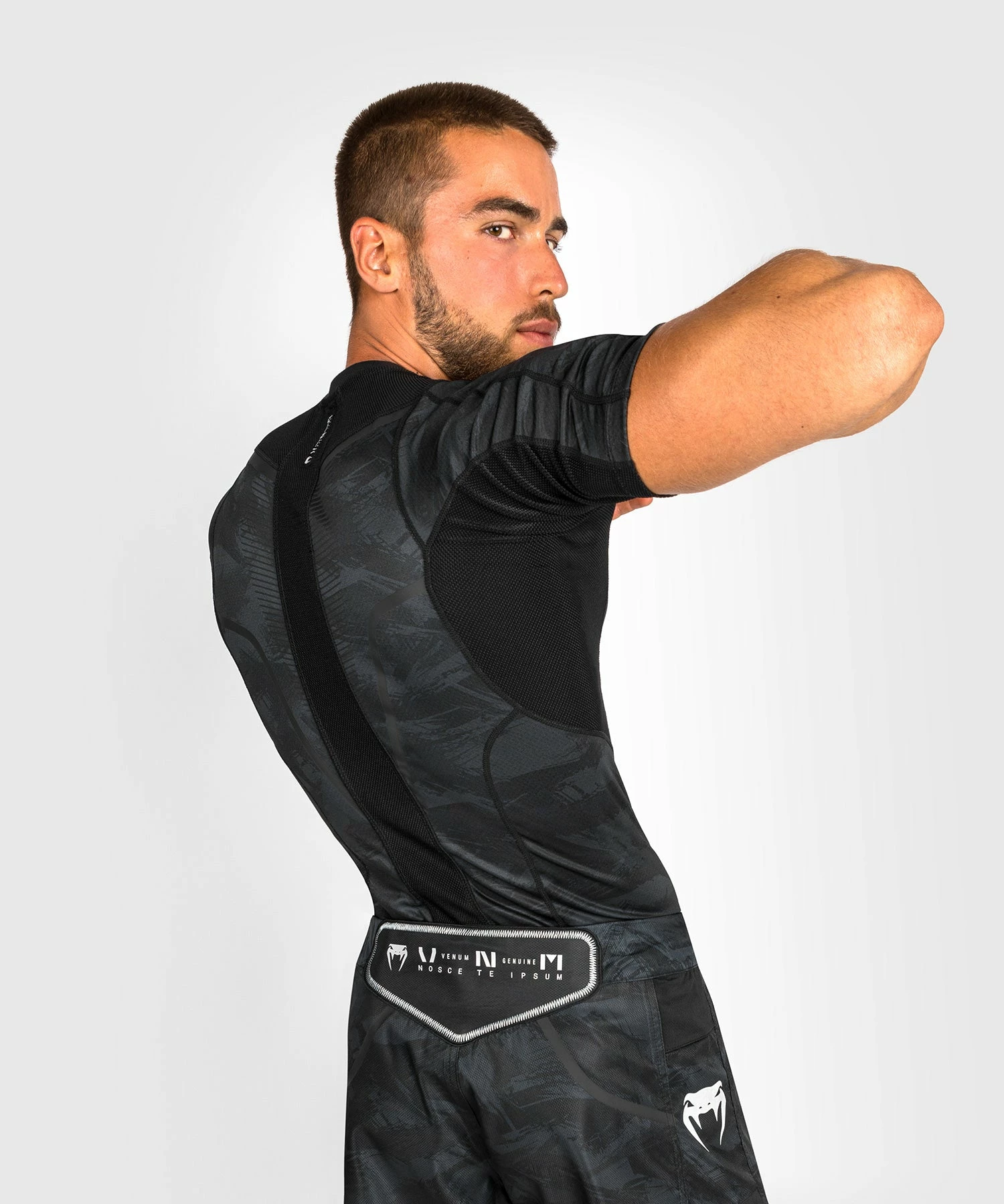 Venum Electron 3.0 Rashguard - Short Sleeves - Black 6 Venum Electron 3.0 Rashguard - Short Sleeves - Black - Image 4