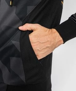 Venum Razor Hoodie - Black/Gold -Boxing Sport Store 3 252Fd 252Fa 252F7 252F3da775045f663b9828cd88f78f3e41231b89ab4b 8 6e749df5 03f9 44d5 b2dc 3230a252a083