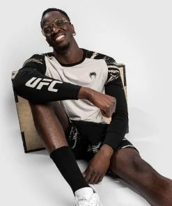 UFC Venum Authentic Fight Week Men's 2.0 Long Sleeve T-Shirt - Sand/Black -Boxing Sport Store 5 252F0 252F0 252F5 252F50058d63a8ff1ac542c9c03dc770ea99cea24102 VNMUFC 00111 040 08 5e24a337 f4f6 4854 83ca 8687cf3e6aad