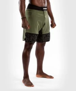 Venum Light 4.0 Fightshort - Khaki/Silver -Boxing Sport Store 5 252F7 252F2 252Fc 252F572c5a12d30c10bf9479b3d1bb7525acbaf97ceb FS LIGHTS4.0 KHAKI SILVER 05