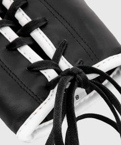Venum Giant 2.0 Pro Boxing Gloves - With Laces - Black/White -Boxing Sport Store 6 252F3 252F0 252Fb 252F630b976fa6c9ff8c7a7c591d67e11ae9e42e741a IMG 7938 copie