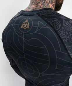 Venum Assassin's Creed Reloaded Rashguard - Long Sleeves - Black 18 Venum Assassin's Creed Reloaded Rashguard - Long Sleeves - Black -Boxing Sport Store 6 252Fd 252F2 252F6 252F6d26d412642d2662ec05e5e9405b6d250837f7da RASH LS ASSASSINSCREED BLACK 10