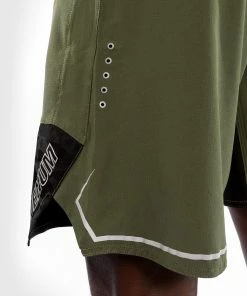 Venum Light 4.0 Fightshort - Khaki/Silver -Boxing Sport Store 8 252F2 252F3 252F2 252F8232394f00ee16ffd95148f49491f4a4ed7d8910 FS LIGHTS4.0 KHAKI SILVER 10