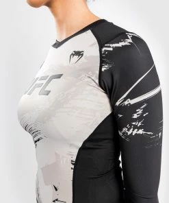 UFC Venum Authentic Fight Week Women's 2.0 Performance Long Sleeve Rashguard - Sand/Black -Boxing Sport Store 8 252F7 252F0 252F9 252F8709fb99bff53d5e21b6cdf53ed34320a41951f1 VNMUFC 00115 040 10 e39c9b63 b9b8 4a99 96b0 cbe0795df3b8