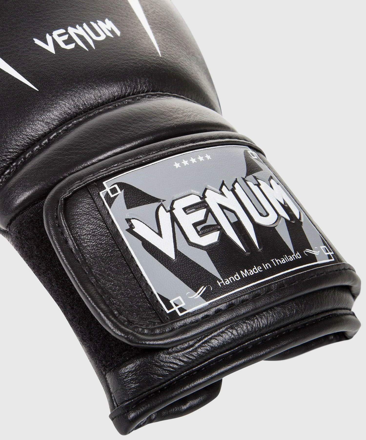 Venum Giant 3.0 Boxing Gloves - Nappa Leather - Black 6 Venum Giant 3.0 Boxing Gloves - Nappa Leather - Black - Image 4