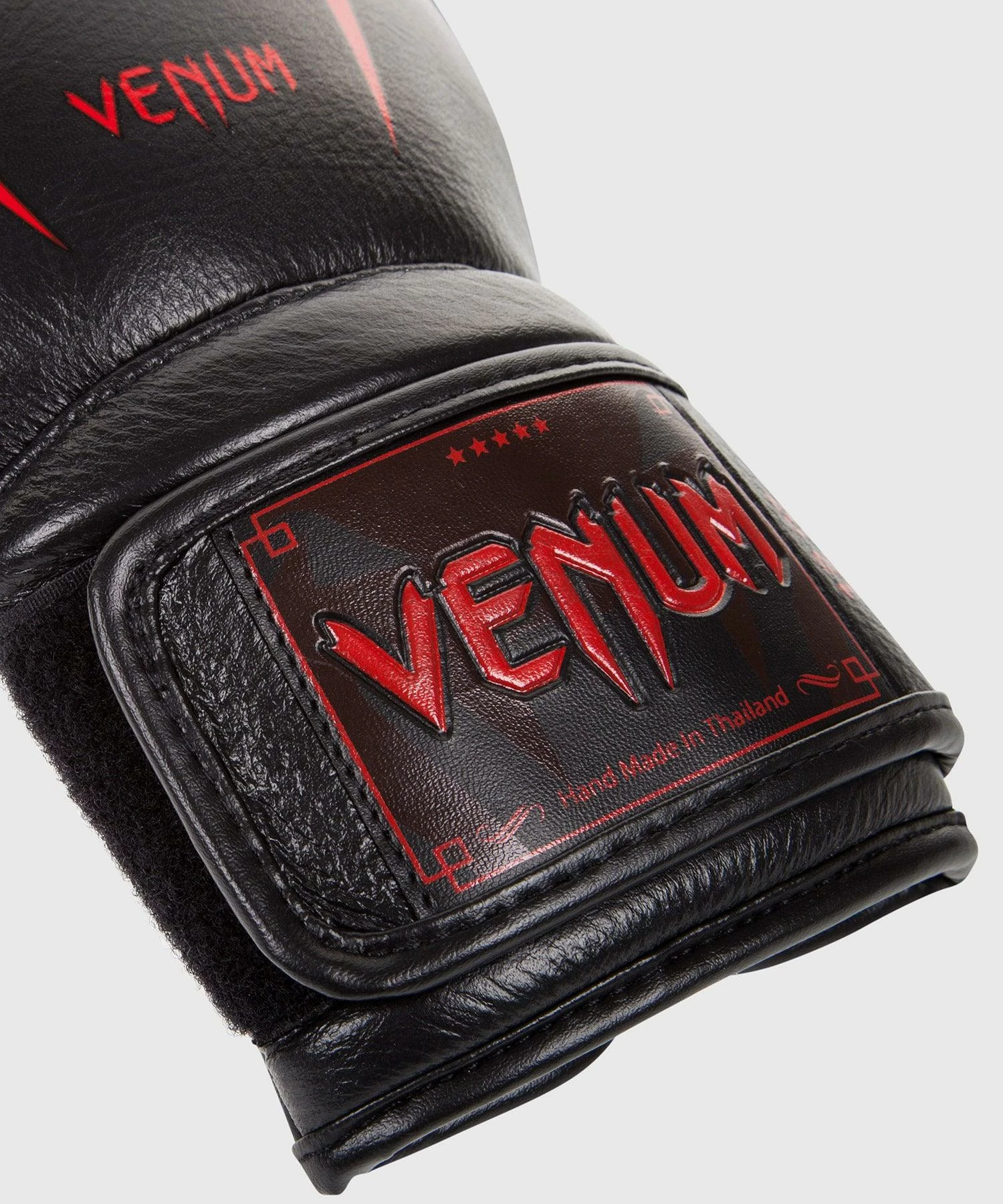 Venum Giant 3.0 Boxing Gloves - Nappa Leather - Black Devil 8 Venum Giant 3.0 Boxing Gloves - Nappa Leather - Black Devil - Image 6