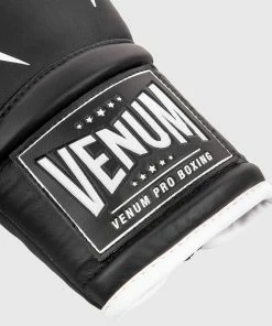 Venum Giant 2.0 Pro Boxing Gloves - With Laces - Black/White -Boxing Sport Store IMG 7937 copie 2f904bff 7200 4d4b a102 315a41c44cf9
