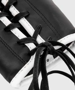 Venum Giant 2.0 Pro Boxing Gloves - With Laces - Black/White -Boxing Sport Store IMG 7938 copie 0ec2c6c6 e8d6 4100 9135 4fb330dcaa96