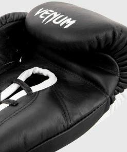 Venum Giant 2.0 Pro Boxing Gloves - With Laces - Black/White -Boxing Sport Store IMG 7939 copie d62aed47 29ef 4353 8610 0cb7f57349ef
