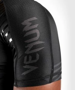 Venum Skull Rashguard - Short Sleeves - Black/Black 9 Venum Skull Rashguard - Short Sleeves - Black/Black -Boxing Sport Store b 252F0 252F6 252F0 252Fb06067b8024087c6a646061941919843a8994c99 RASH SS SKULL BLACK BLACK 13 9a0e6118 d7c7 4888 8ef7 bcba673df854