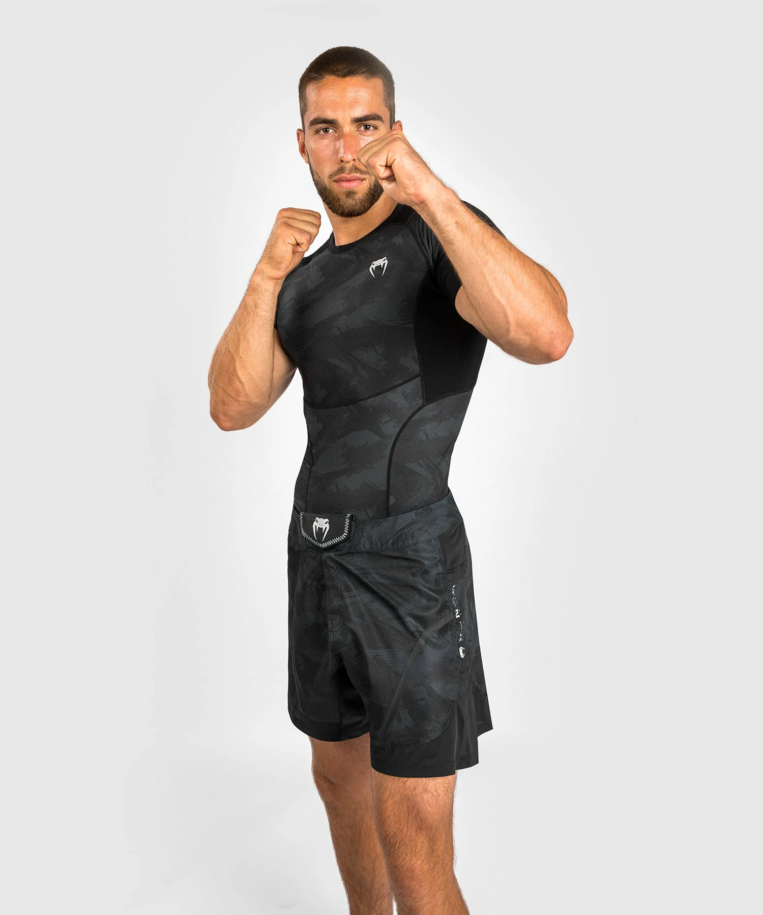 Venum Electron 3.0 Rashguard - Short Sleeves - Black 4 Venum Electron 3.0 Rashguard - Short Sleeves - Black - Image 2