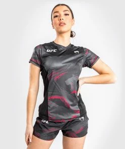 UFC Venum Authentic Fight Week 2.0 Dry Tech T-Shirt - For Women - Black/Red -Boxing Sport Store c 252F3 252F3 252Ff 252Fc33f9dde3d9b4e7cd9c2a2278c7521e4ecd85787 VNMUFC 00122 001 06 F 760d46ae 4127 4dbd bb0c be7082ee6994