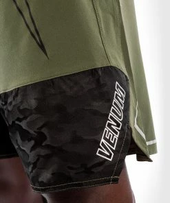 Venum Light 4.0 Fightshort - Khaki/Silver -Boxing Sport Store d 252F0 252Fa 252Fa 252Fd0aaa270fd50e5c5ccb95e1a04a7547727b2b1ed FS LIGHTS4.0 KHAKI SILVER 08