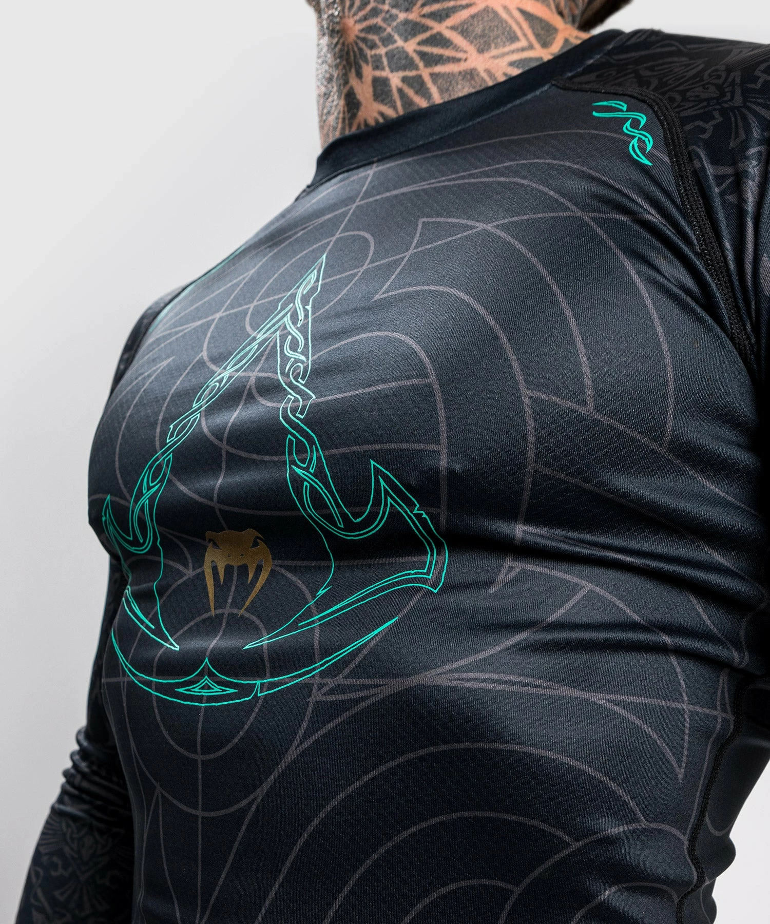 Venum Assassin's Creed Reloaded Rashguard - Long Sleeves - Black 8 Venum Assassin's Creed Reloaded Rashguard - Long Sleeves - Black - Image 6