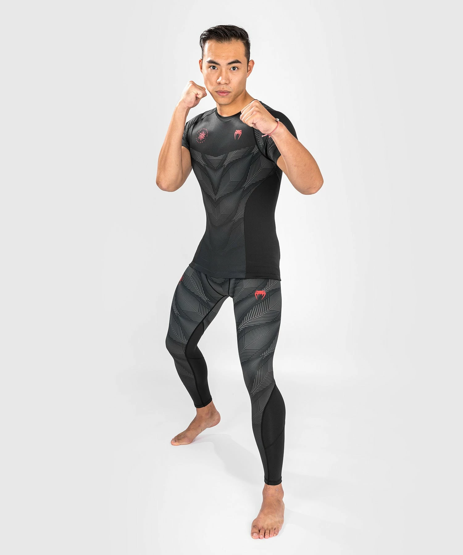 Venum Phantom Rashguard Short Sleeves - Black/Red 6 Venum Phantom Rashguard Short Sleeves - Black/Red - Image 4