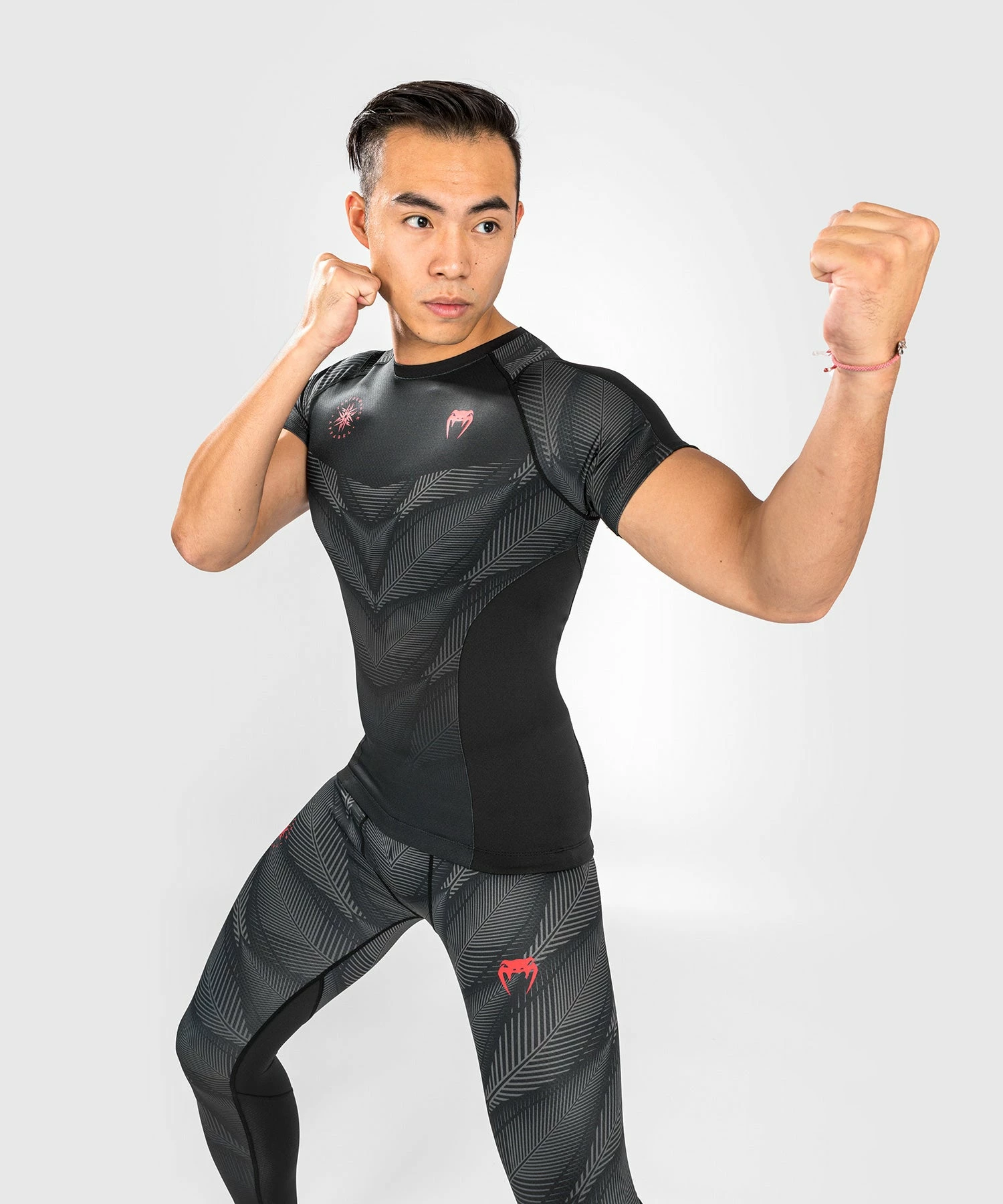 Venum Phantom Rashguard Short Sleeves - Black/Red 3 Venum Phantom Rashguard Short Sleeves - Black/Red