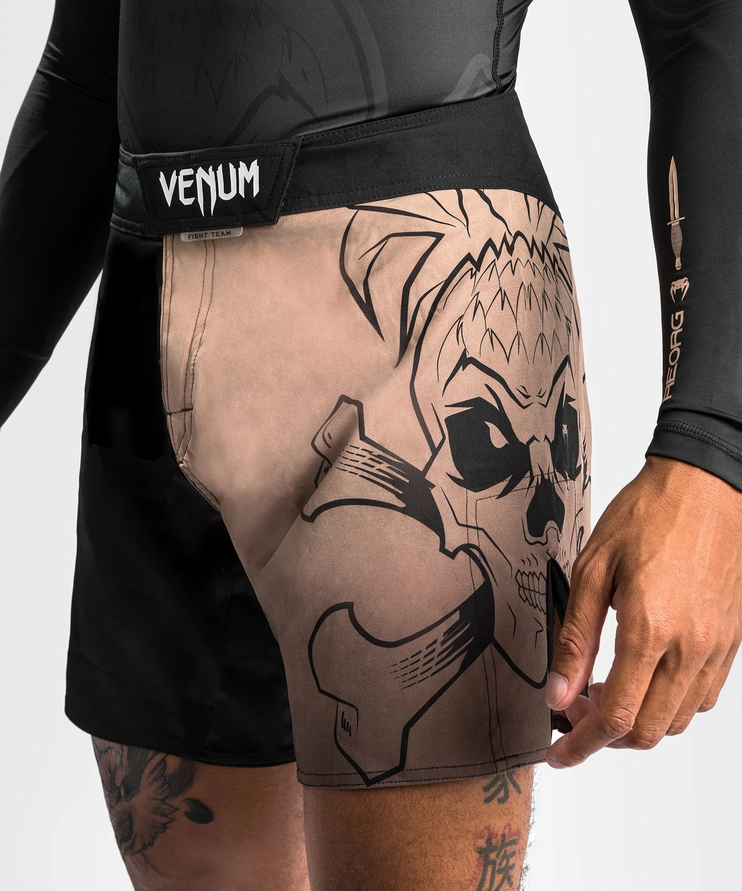 Venum Reorg Fightshorts - Black 4 Venum Reorg Fightshorts - Black - Image 2